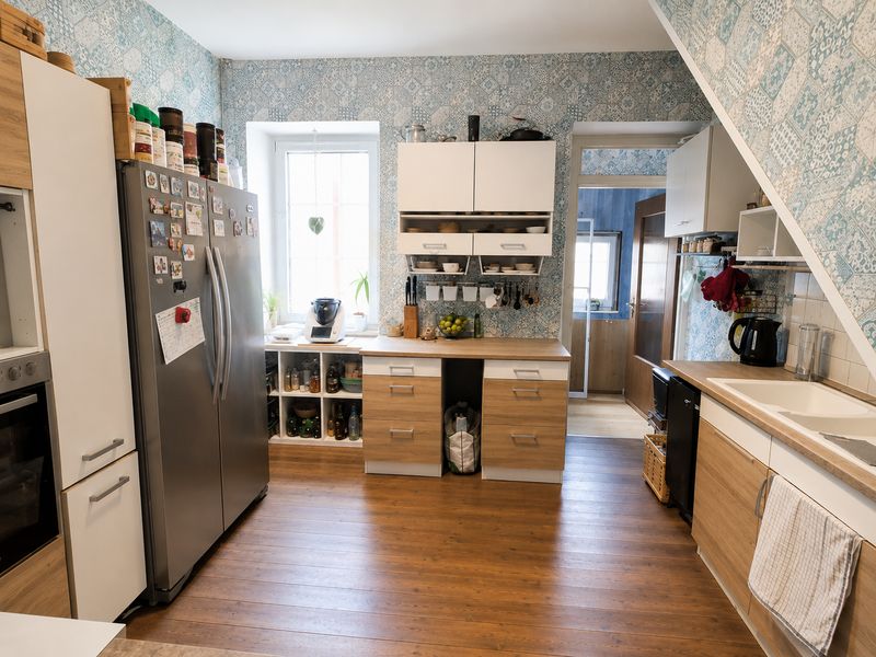 Einfamilienhaus mit Garten + Stellplatz